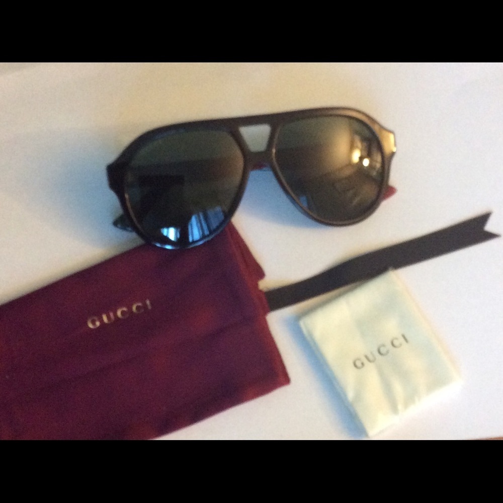 Authentic Gucci Aviator Sunglasses and Velvet Case - Picture 5 of 12